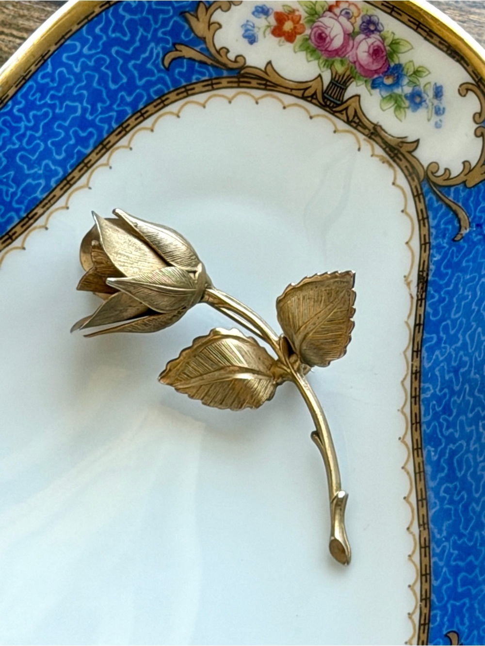 Giovanni Gold Tone Rose Brooch Vintage Long Stem Floral Flower Pin